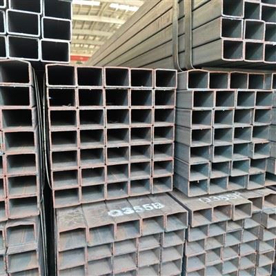 Melnā kvadrātveida caurule