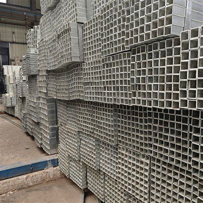 Erw kvadrātveida caurule